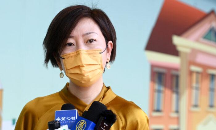 Epoch Times Reporter in Hong Kong Attacked by Bat-Wielding Man