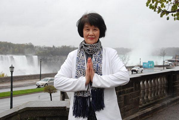 Wang Jinju, a retired profession basketball player, said the Falun Gong exercises help her recover from sports injuries, in Niagara Falls, Canada, on May 7, 2021. (Michelle Hu/The Epoch Times.)