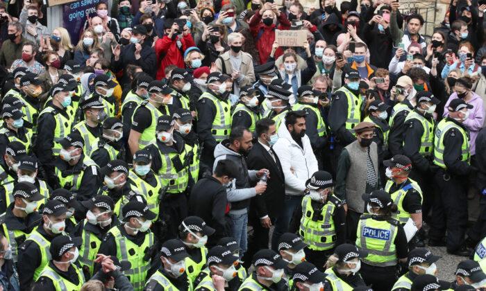 Scottish Police Release Men From Immigration Enforcement Van Following Protest