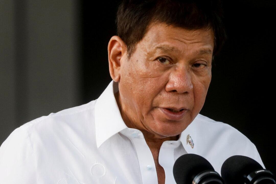 Philippines’ Duterte Says Won’t Withdraw Ships From Contested Waters
