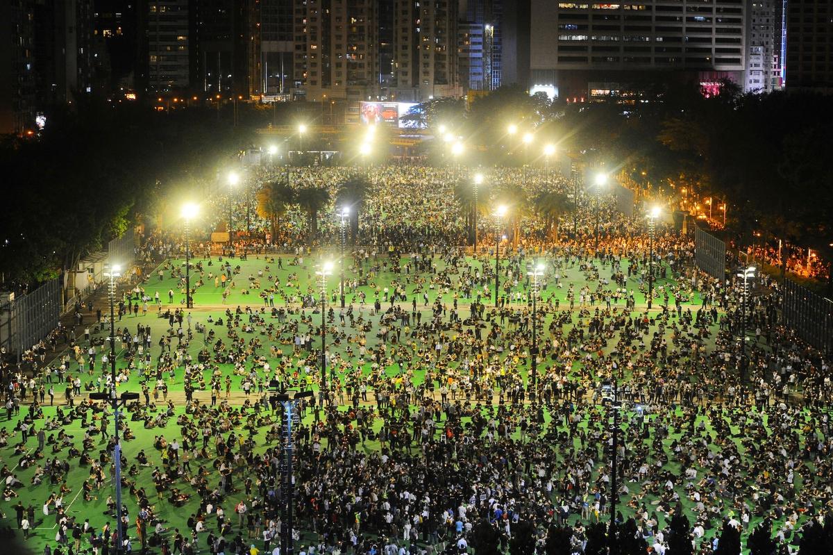 Thousands of participants take part in a memorial vigil to honor the victims of the 1989 Tiananmen Square massacre in Victoria Park in Hong Kong, China, on June 4, 2020. (Sung Pi-lung/The Epoch Times)