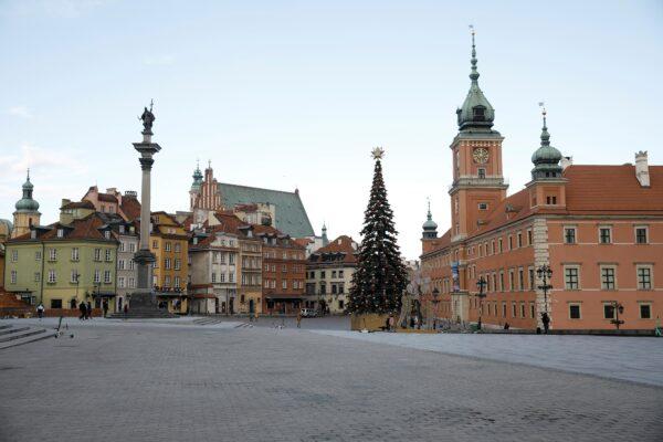 A general view of Castle Square in the Old Town, amid the COVID-19 outbreak in Warsaw, Poland, on Dec. 28, 2020. (Kacper Pempel/Reuters)