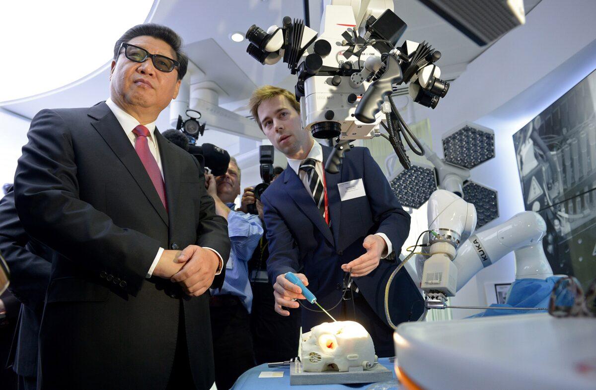 Chinese leader Xi Jinping (L) wears 3D glasses as he is shown a demonstration of medical equipment during a Hamlyn Centre for Robotic Surgery presentation at Imperial College London, in central London, on Oct. 21, 2015. (Anthony Devlin/AFP via Getty Images)