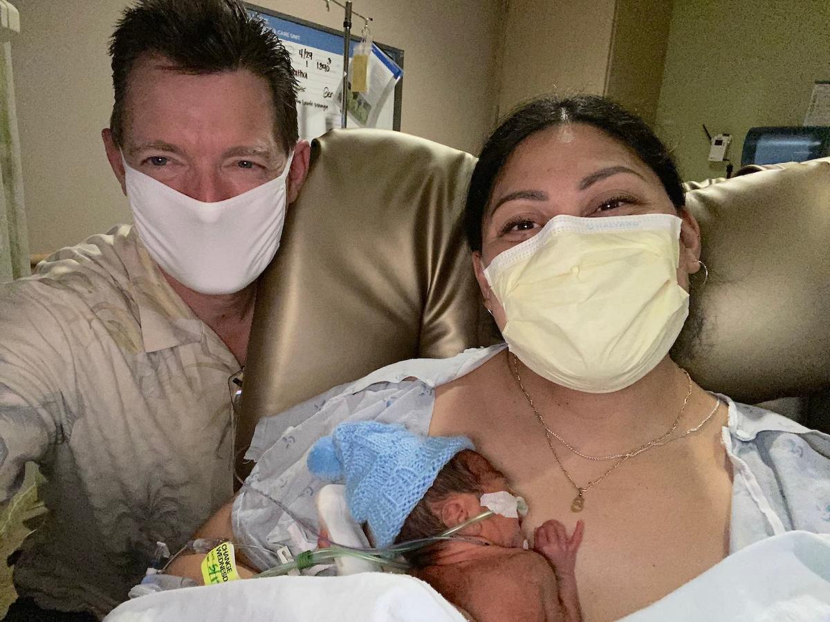 Lavi (R) with her newborn baby and Dr. Glenn. (Courtesy of <a href="https://www.hawaiipacifichealth.org/">Hawai‘i Pacific Health</a>)