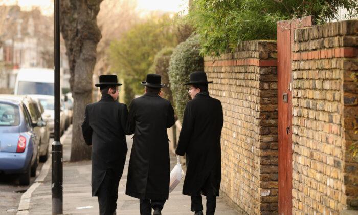 2 Men Charged Over Attack on Rabbi Near London Synagogue