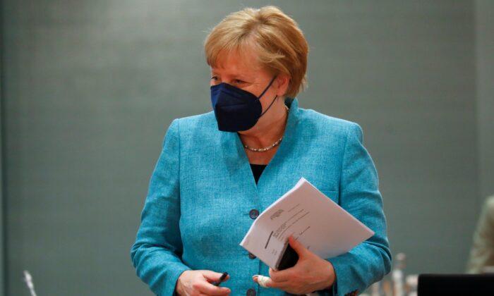Merkel Bemoans Lack of EU Expertise in Chips, Batteries