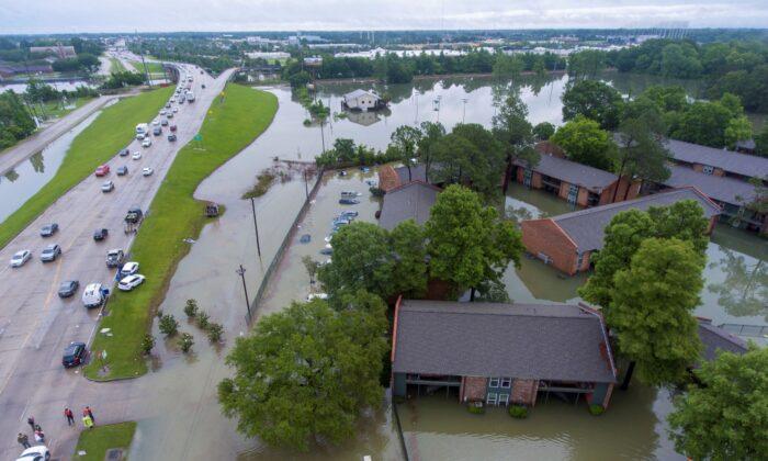 Heavy Rains in Texas, Louisiana Add to Misery in Flood Zones