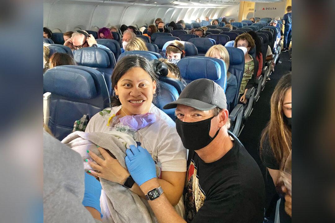 Woman on Plane Who Didn’t Know She Was Pregnant Gives Birth Inflight With Doctor, Nurses Aboard
