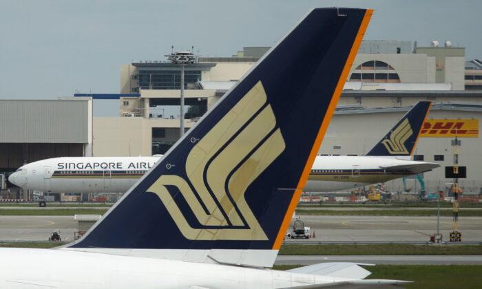 Singapore Airlines Posts Record $3.2 Billion Annual Loss, to Issue Convertible Bonds