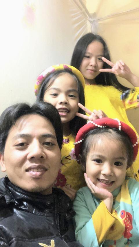 Hien's husband with their three daughters. (Courtesy of Thu Hien Ta)