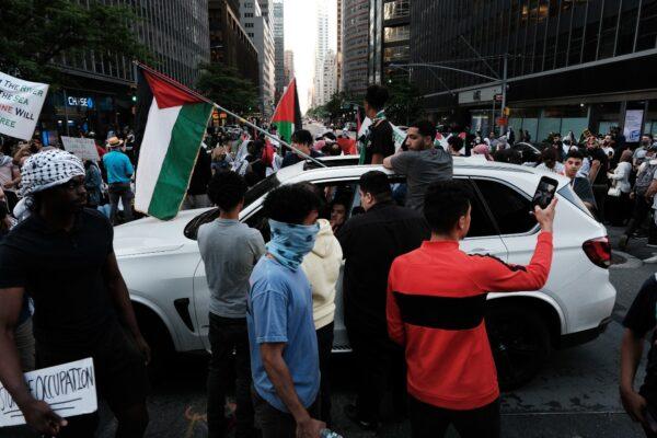 Hundreds of protesters and activists shut down a street as they voice anger at Israel and support of Palestinians in New York City, on May 18, 2021. (Spencer Platt/Getty Images)