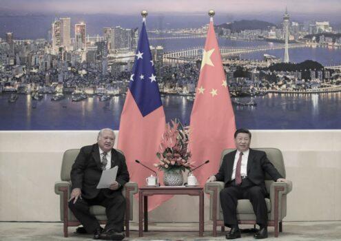 Former Samoan Prime Minister Tuilaepa Lupesoliai Sailele Malielegaoi (L) meets with Chinese President Xi Jinping (R) at The Great Hall Of The People in Beijing, China, on September 18, 2018. (Lintao Zhang/Pool/Getty Images)