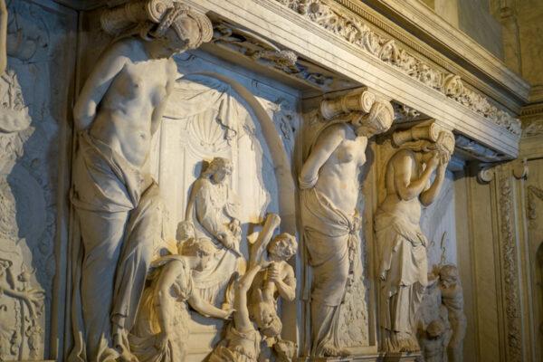 The sculptures and reliefs appear in the Tribunal, the place where criminals met their fate, with judgment and punishment handed down. When offenders were sentenced to death, they were hanged on the second floor. (frankmlee/Shutterstock)