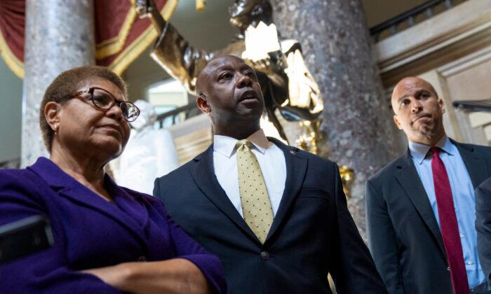 Bipartisan Lawmakers Negotiating Police Reform ‘Remain Optimistic’ on Compromise Deal