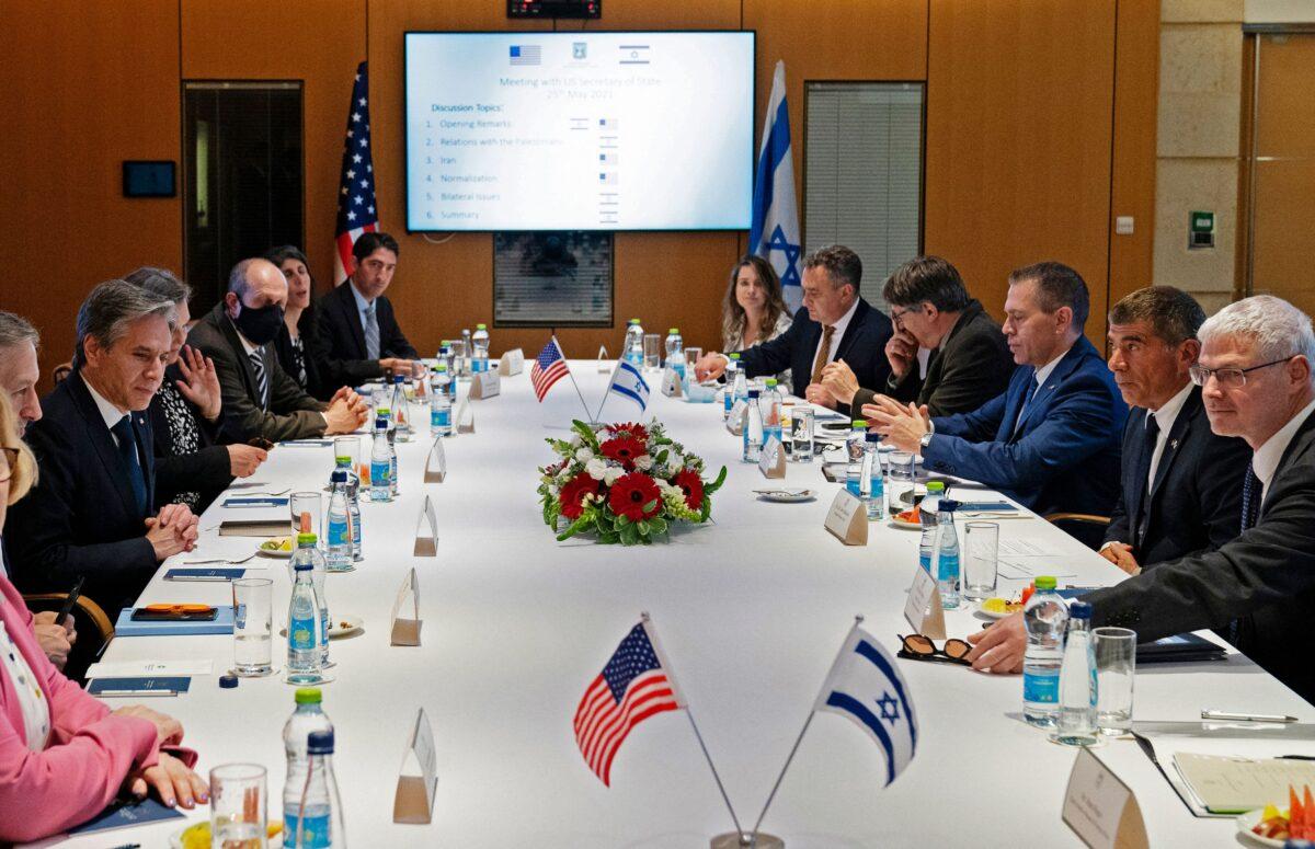 Israeli Foreign Minister Gabi Ashkenazi (2nd-R) meets with U.S. Secretary of State Antony Blinken in Jerusalem, on May 25, 2021. (Alex Brandon/Pool/AFP via Getty Images)