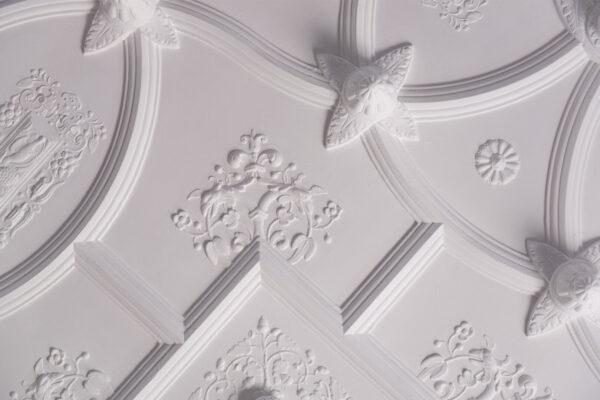 Detail of the ceiling. (Courtesy of Villa Gaby)