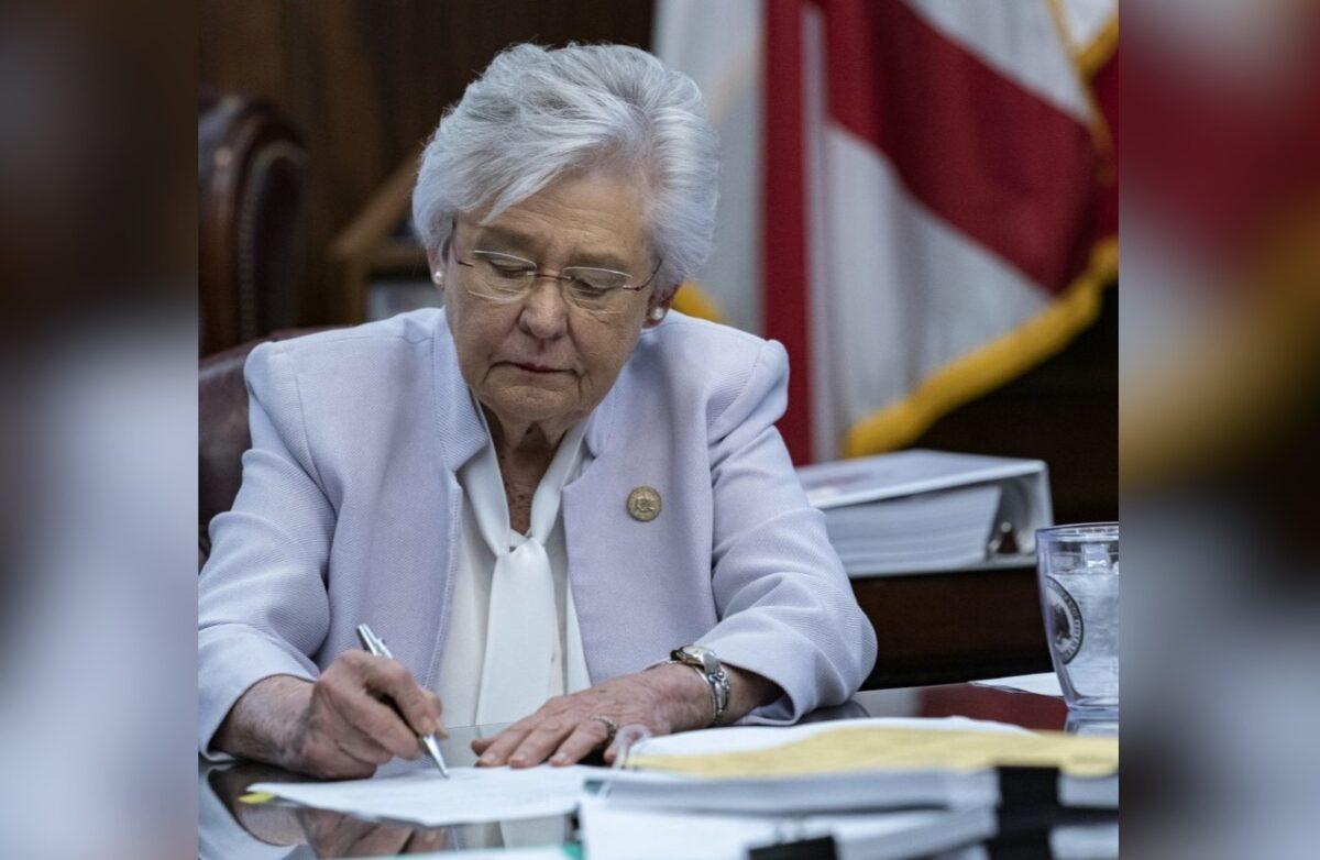 Alabama Gov. Kay Ivey signs a bill into law to ban vaccine passports on May 24, 2021. (Courtesy of Gov. Kay Ivey's Office)