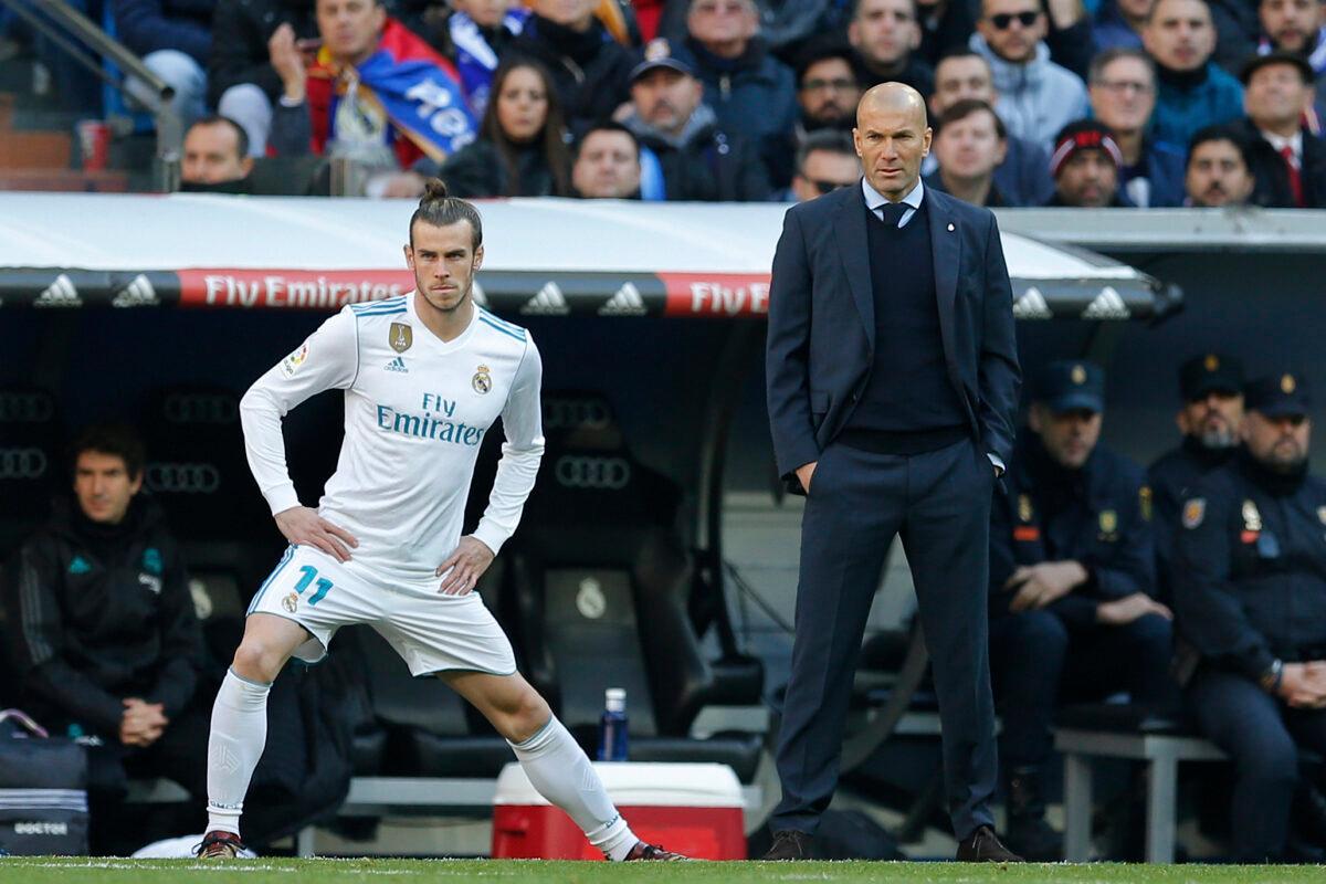 Real Madrid's Gareth Bale stretches next to Real Madrid's head coach Zinedine Zidane at the Santiago Bernabeu stadium in Madrid, Spain, on Dec. 23, 2017. (Paul White/AP Photo)