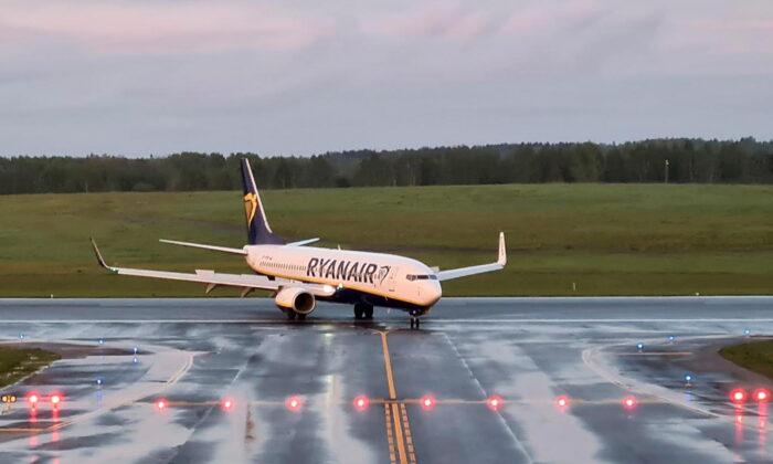 Lithuania Trying to Identify Those Who Left Ryanair Flight in Minsk