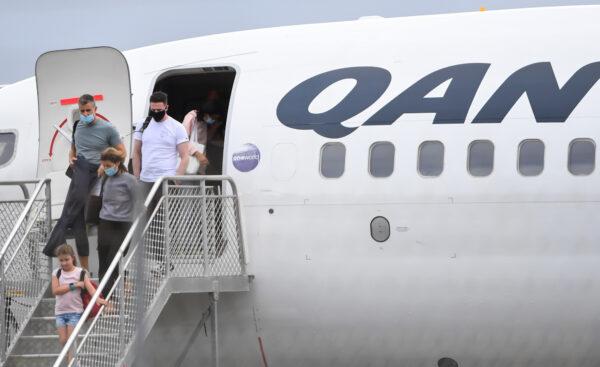 Passengers wearing face masks arrive on a Qantas flight into Ballina Byron Gateway Airport in Ballina, Australia on April 1, 2021 . (James D. Morgan/Getty Images)