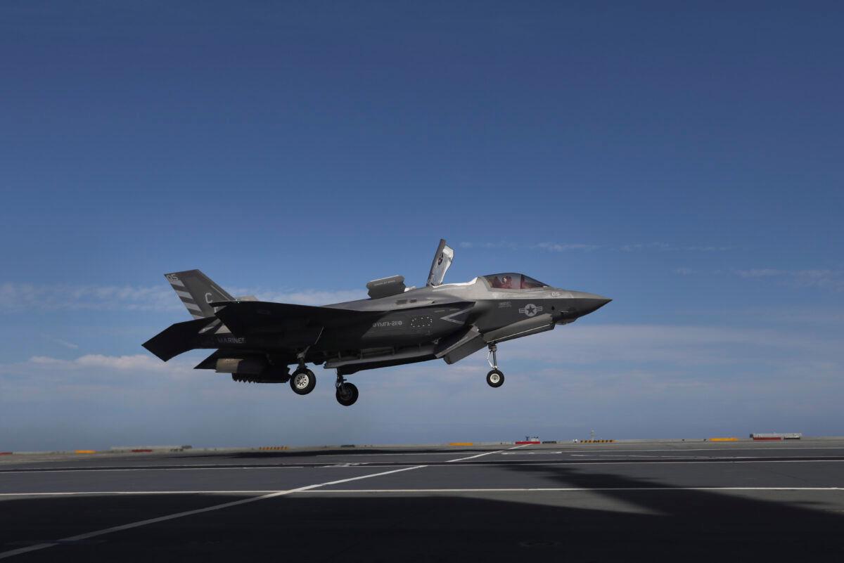 A pilot manoeuvers an F-35 jet as military personnel participate in the NATO Steadfast Defender 2021 exercise on the aircraft carrier HMS Queen Elizabeth off the coast of Portugal, on May 27, 2021. (Ana Brigida /AP Photo)