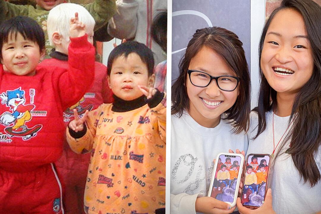 2 College Students Meet by Chance on Bus, Discover They Once Lived in Same Orphanage in China