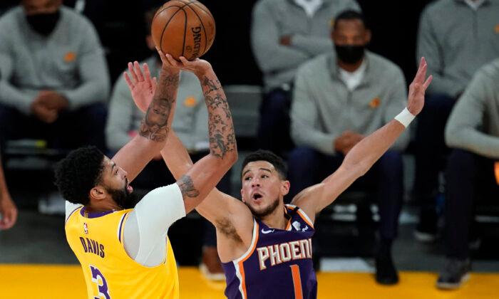 Lakers Celebrate Playoff Homecoming in 109–95 Win Over Suns