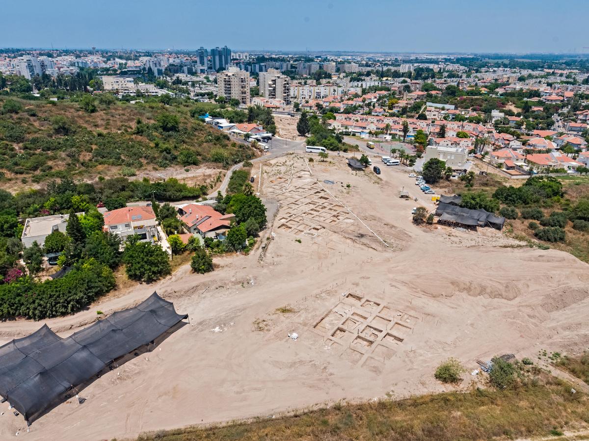 A wide-angle shot of the dig site and surrounding areas. (Courtesy of Assaf Peretz/<a href="https://www.facebook.com/AntiquitiesEN/">Israel Antiquities Authority</a>)