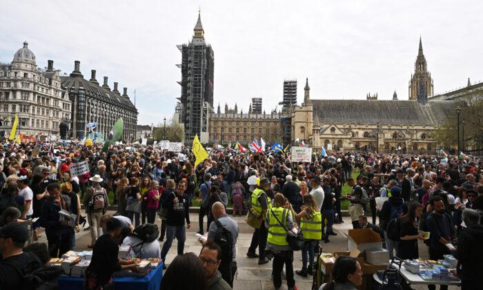 Thousands March in London Against CCP Virus Lockdowns, Vaccine Passport