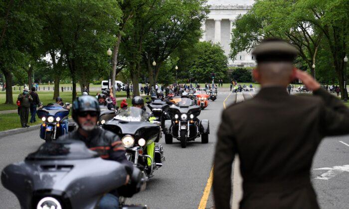 LIVE: ‘Rolling to Remember’ Motorcycle Rally Rides Through Washington DC