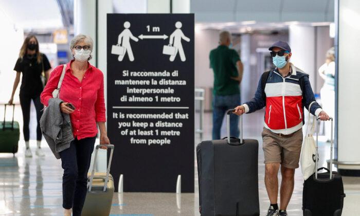 EU Executive Urges Reopening in Summer to Vaccinated Tourists