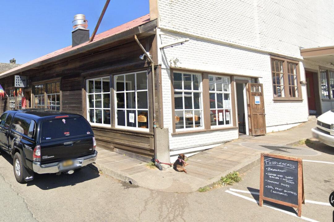 California Café Charges Fee to Customers Wearing Mask, ‘Bragging’ About Vaccine