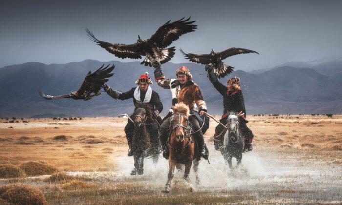 Photos: The Profound Bond Between Mongolia’s Last Eagle Keepers and Their Mighty Birds