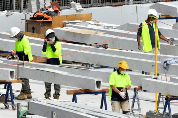 Construction workers at the Barangaroo development in Sydney, Australia, March 24, 2020.(AAP Image/Joel Carrett)