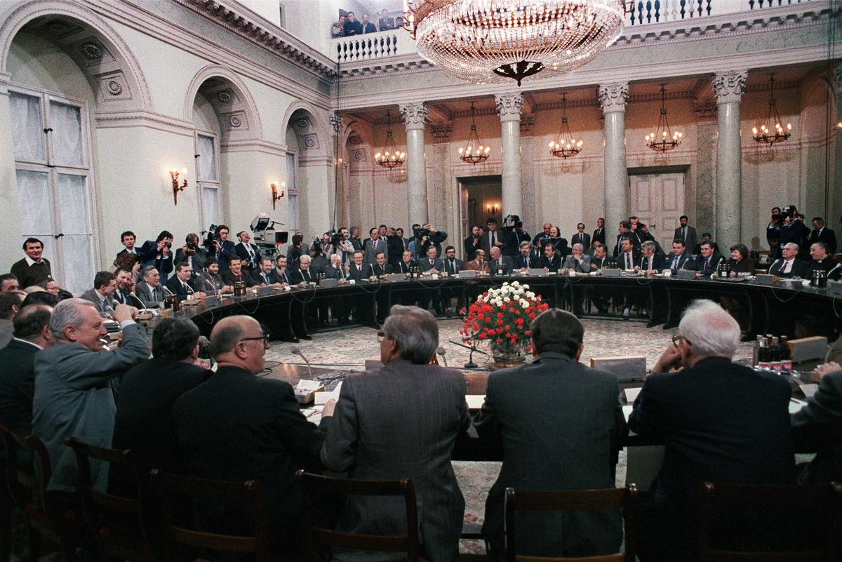 General view of the round table talks between the Polish government and the opposition in Warsaw, Poland, on Feb. 6, 1989. (-/AFP via Getty Images)
