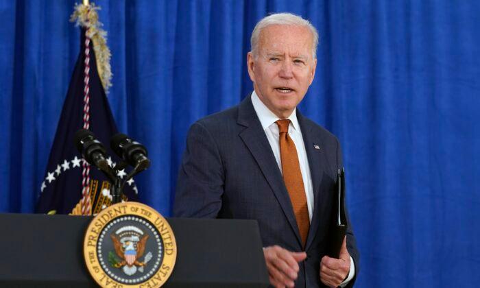 Biden Says He’s ‘Confident’ in Fauci as Calls for Doctor’s Resignation Grow