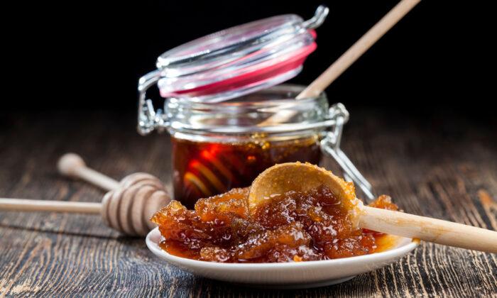 How to Liquify Crystallized Honey and the Best Way to Store It