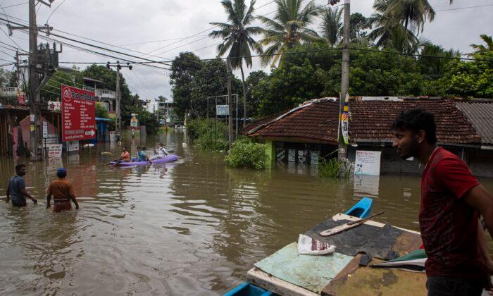 Floods and Mudslides Kill 6, Another 5 Missing in Sri Lanka