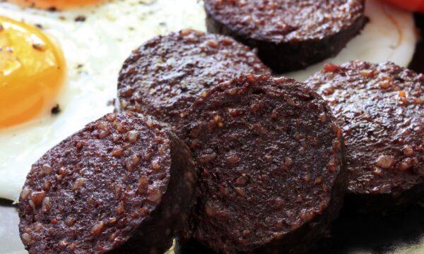 Some people argue that black pudding is a prerequisite. (Robyn Mackenzie/shutterstock)