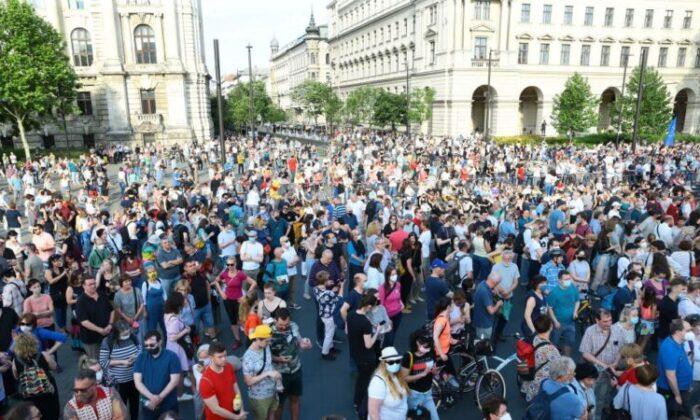 Thousands of Hungarians Rally Against Chinese University’s Planned Campus in Budapest