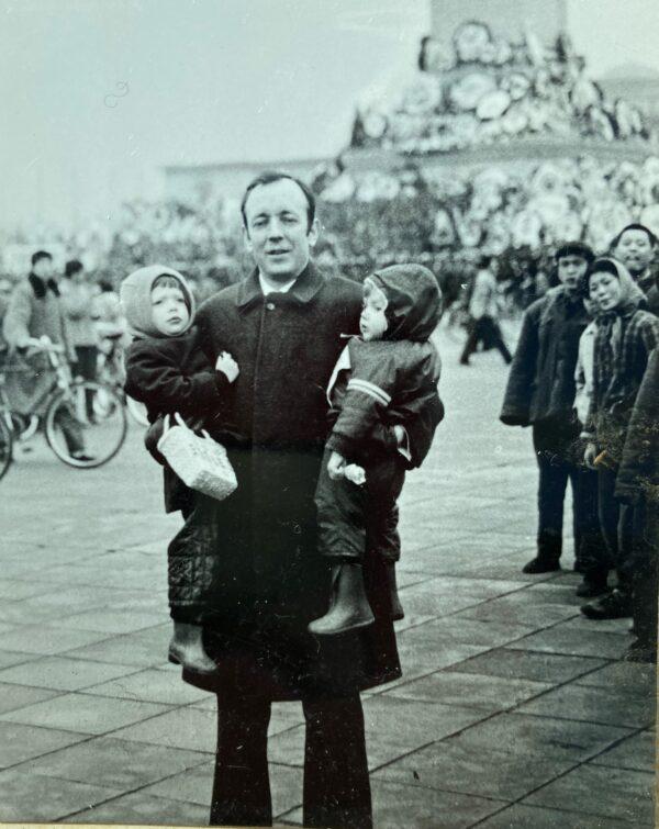 Roger Garside and his daughters in China in 1976. (Courtesy of Roger Garside)