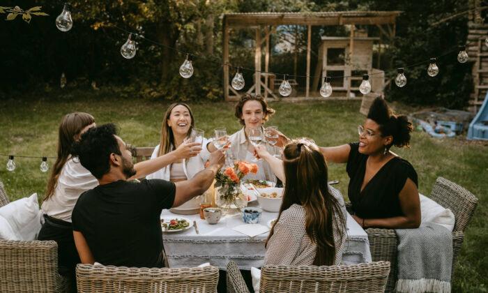 10 Secrets to Throwing an Unforgettable Summer Dinner Party