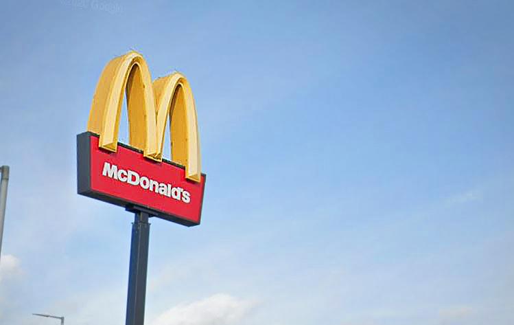 The McDonald's restaurant located in Newry, Ireland. (Screenshot/<a href="https://www.google.com/maps/@54.1915164,-6.3509091,3a,38.1y,33.33h,105.38t/data=!3m6!1e1!3m4!1sAE-pw-5uUwNuqnFc8yxprg!2e0!7i16384!8i8192?hl=en">Google Maps</a>)