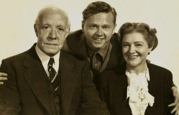 Andy Hardy (Mickey Rooney, C) hugging his parents Judge Hardy (Lewis Stone) and mother Emily Hardy (Fay Holden). (Public Domain)