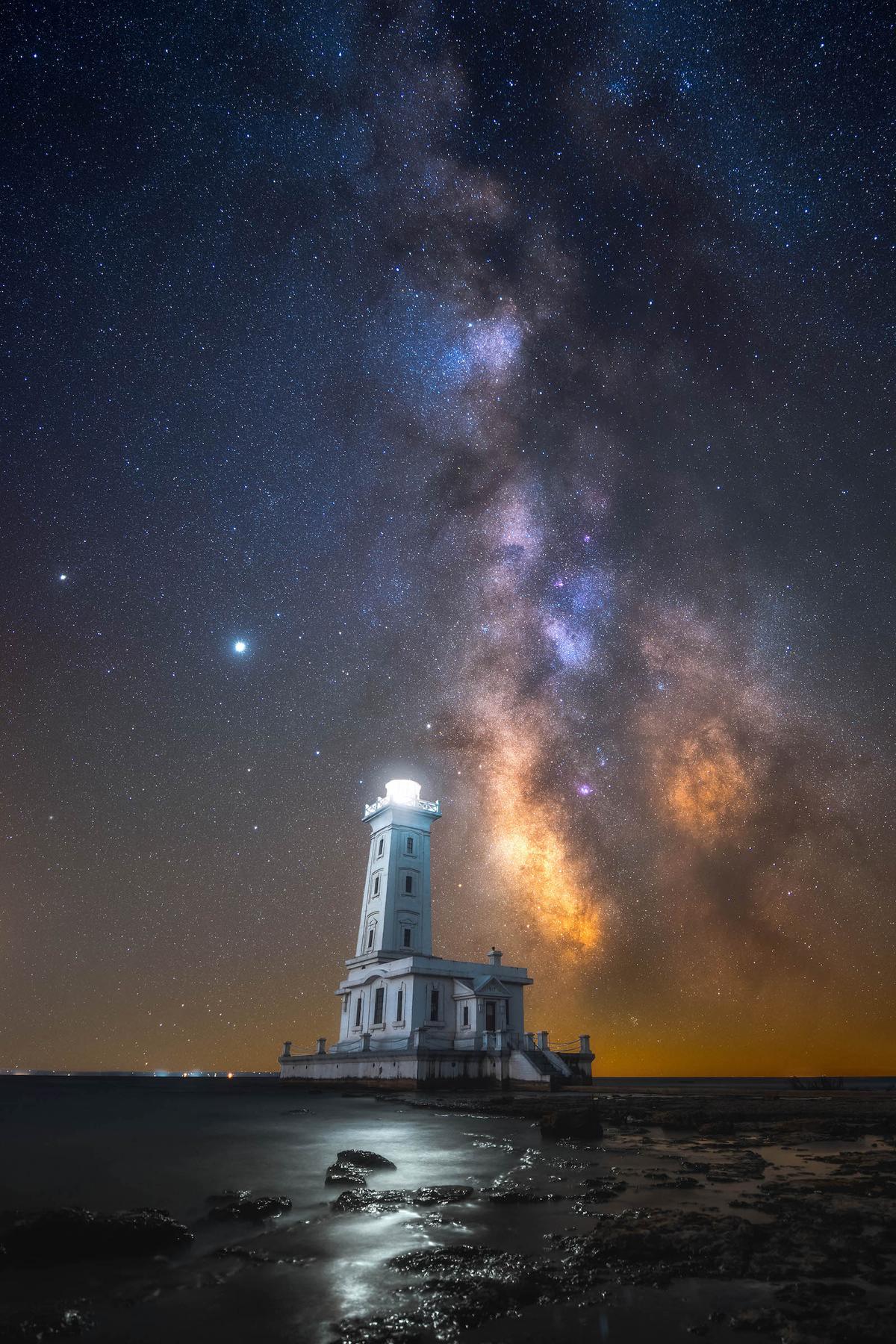 The Milky Way over Point Abino Lighthouse, Crystal Beach, Ontario, Canada. (Gary Cummins/Caters News)