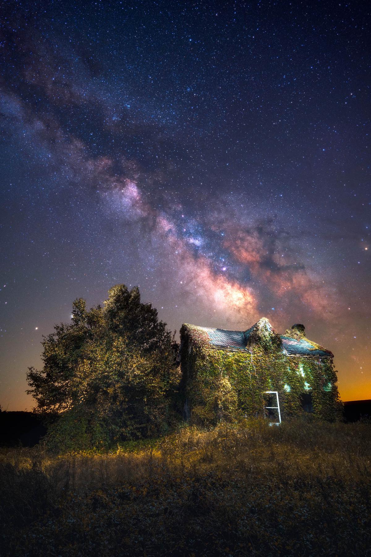 The Milky Way over Shelburne, Ontario, Canada. (Gary Cummins/Caters News)