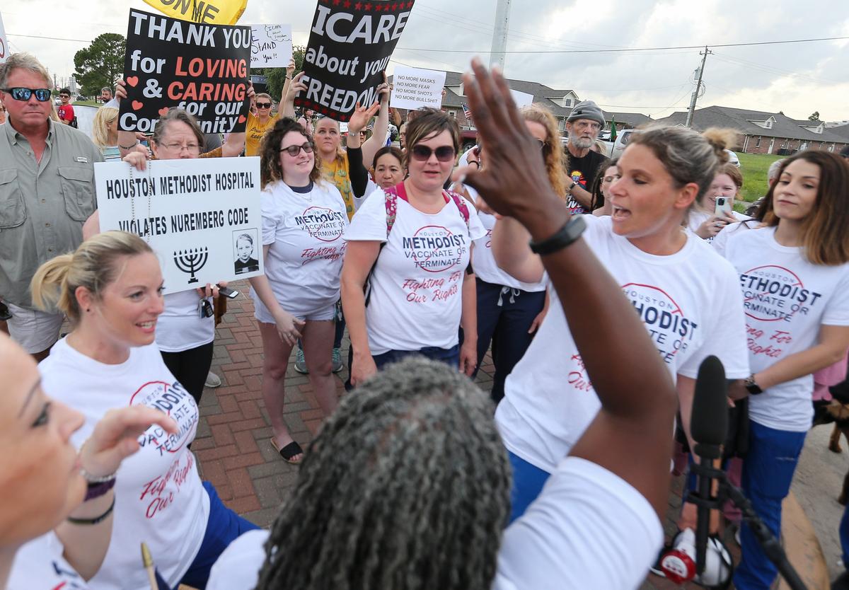 Nurse Who Already Had COVID-19 Fired for Refusing Vaccine: Hospital Is ‘Kicking Us to the Curb’