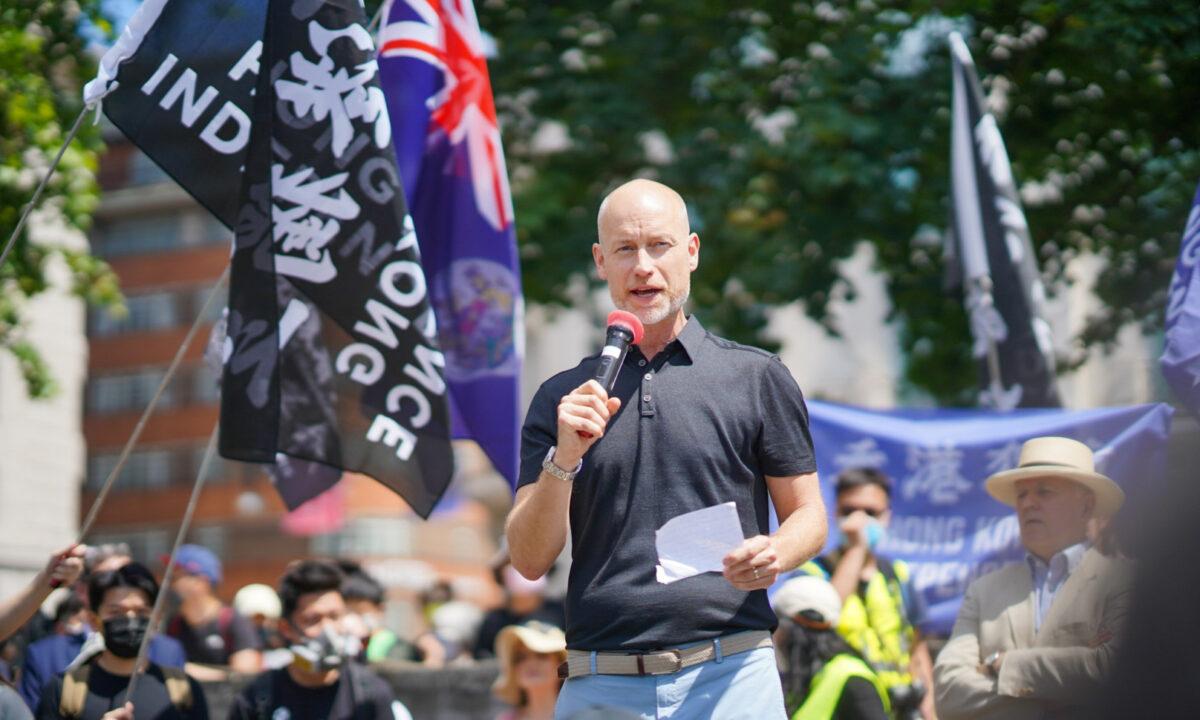 The UK's Shadow Minister for Asia and Pacific Stephen Kinnock speaking at a rally commemorating the two-year anniversary of Hong Kong's pro-democracy movement ​in London on June 12, 2021. (Yanning Qi/The Epoch Times)