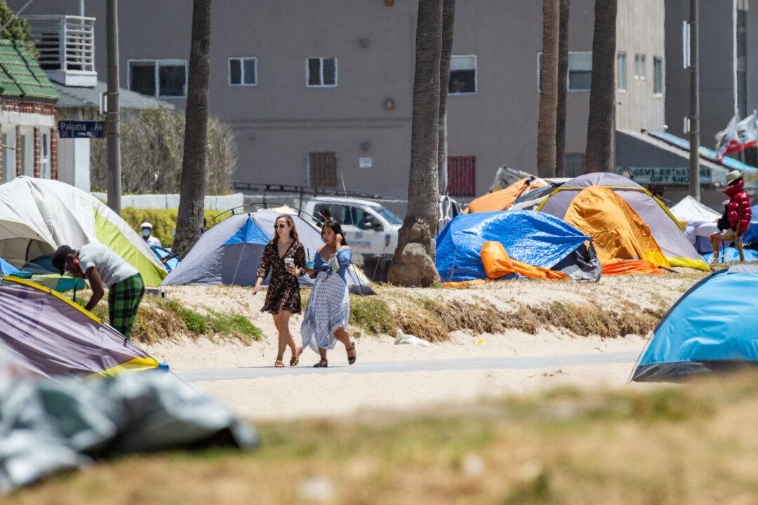 Los Angeles City Council to Ban Homeless Encampments in 11 Areas