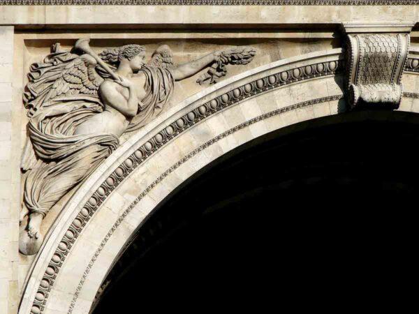 A detail on the left spandrel shows the Genius of Fame. (Public Domain)